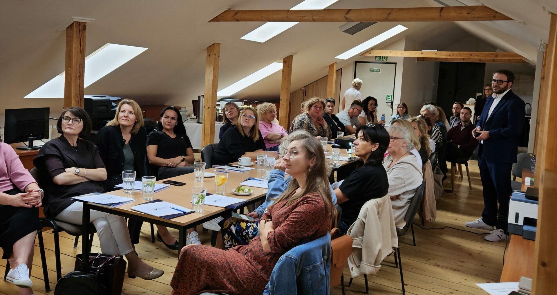 Deinstytucjonalizacja w praktyce – Skawina i Kolbark inspirują słuchaczy studiów podyplomowych MSAP UEK